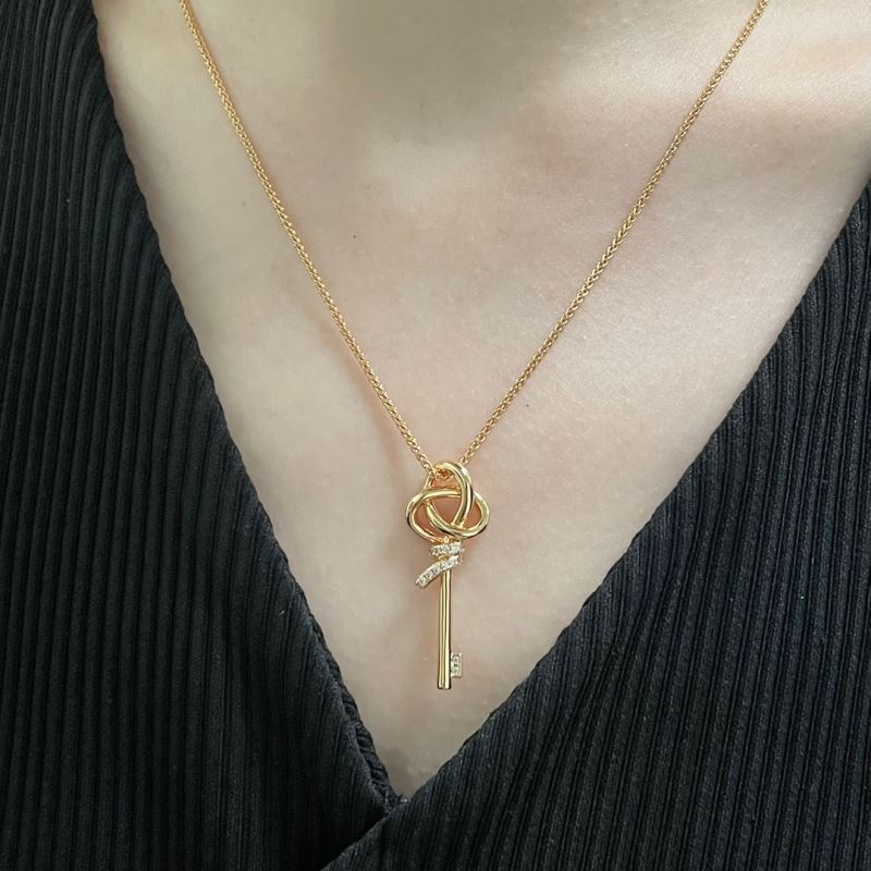 T*f*ny necklaces